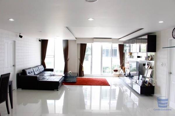 BIG room, GREAT Location, BELOW MARKET Price condo for sale in Sukhumvit 50