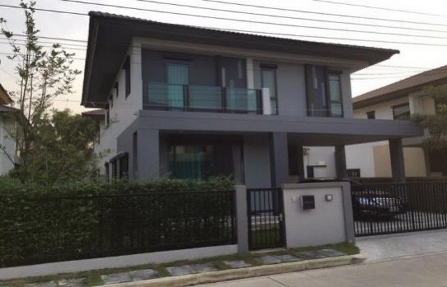 Rent to Burasiri On Nut Ring Road, usable area of ​​​​177 sq.m., 4 bedrooms, 3 bathrooms, fully furnished, rental price 35,000 baht.