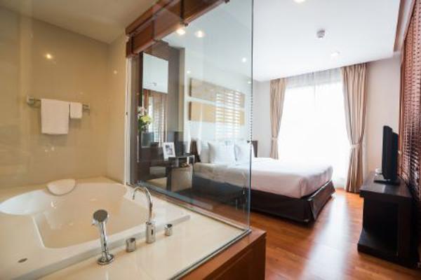 4 star hotel at Ratchada for rent, monthly rental for one bed room 54 sqm full service, rare price