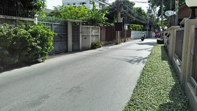 vacant land for sale Small plot suitable for making a single house, Phra Khanong, at the beginning of Soi