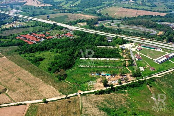 รหัสทรัพย์ 116 ขายที่ดินบางละมุง 15 ไร่ 76 ตร.ว. ลักษณะที่คล้ายรูปสามเหลี่ยมเหมาะแก่การทำหมู่บ้านจัดสรร หรือ โรงงานขนาดใหญ่