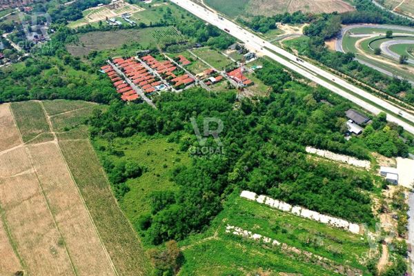 รหัสทรัพย์ 116 ขายที่ดินบางละมุง 15 ไร่ 76 ตร.ว. ลักษณะที่คล้ายรูปสามเหลี่ยมเหมาะแก่การทำหมู่บ้านจัดสรร หรือ โรงงานขนาดใหญ่