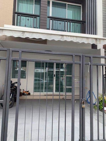 ขาย ทาวน์โฮม 3 ชั้น Baan Klang Muang โชคชัย 4 เฟอร์ครบ 3 ห้องนอน 2 ที่จอดรถ ใกล้ทางด่วน