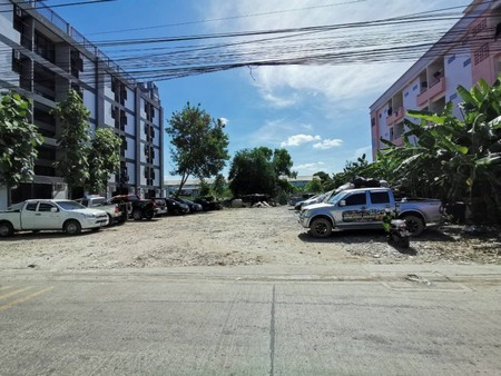 ขาย ที่ดิน เปล่า ถนนกรุงเทพกรีฑา เขตสะพานสูง  200 ตร.วา ใกล้มอเตอร์เวย์ เดินทางสะดวก