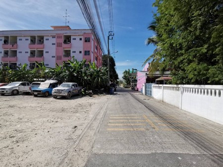 ขาย ที่ดิน เปล่า ถนนกรุงเทพกรีฑา เขตสะพานสูง  200 ตร.วา ใกล้มอเตอร์เวย์ เดินทางสะดวก