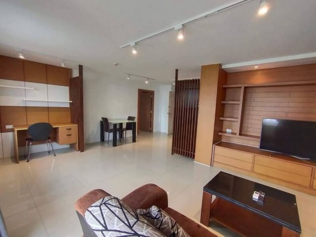 38 Mansion, a high-rise condominium with 17 floors, near bts Thonglor, 1.1 km away.