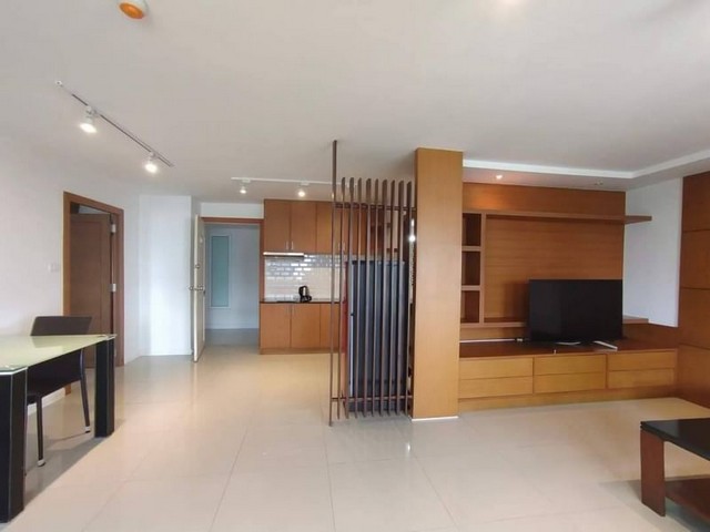 38 Mansion, a high-rise condominium with 17 floors, near bts Thonglor, 1.1 km away.