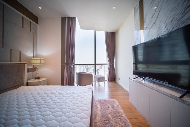 Magnolias Waterfront Residenced, Luxury condo on the Chao Phraya River, near BTS Saphan Taksin.