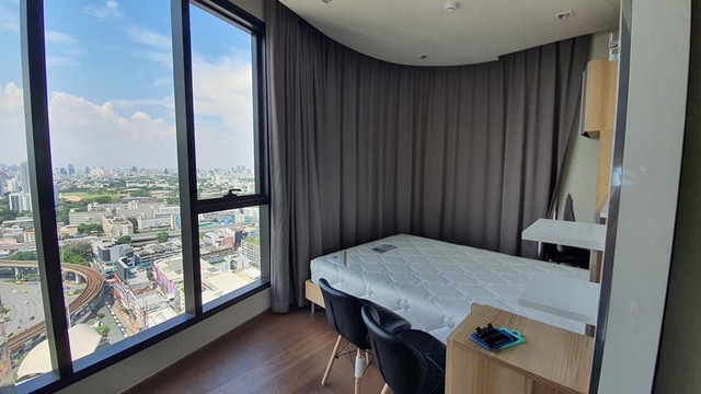 Ideo Q Victory, ready to move in condo, next to BTS Victory Monument