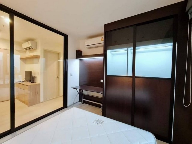 Life Asoke Condo, high rise condominium, 35 floors, near MRT Phetchaburi