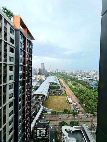 Life Asoke Condo, high rise condominium, 35 floors, near MRT Phetchaburi