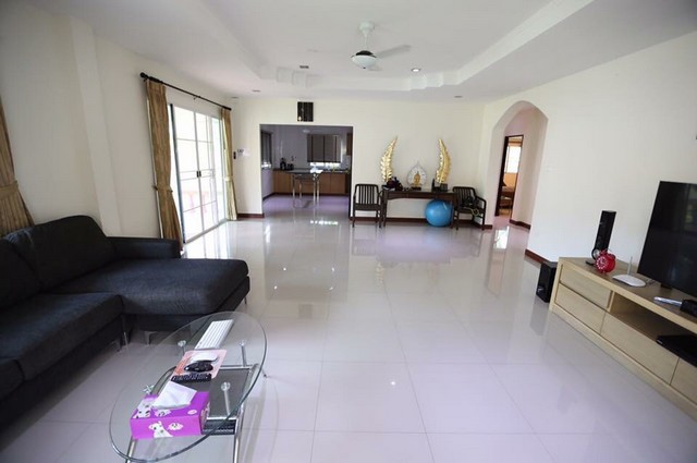 For Rent : Rawai, Private Pool Villa 4 bedrooms Garden view