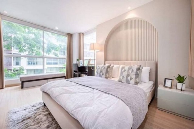 The Address Phathumwan is a low rise condo with 8 floors, near BTS Ratchathewi