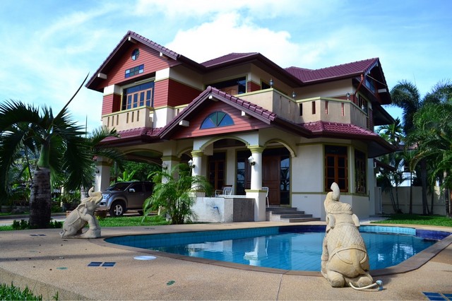 For Rent : Chalong Private Pool, 3 bedroom 3 bathroom 200 sqw.