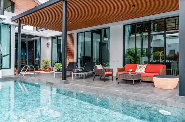 For Sale : Nai Harn, Luxury New Pool Villa, 4 Bedrooms 4 Bathrooms, Garden view.