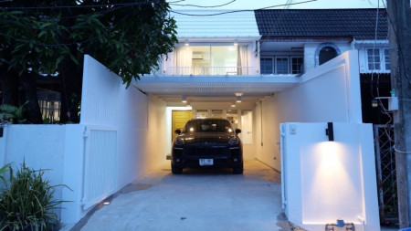 ให้เช่า ทาวน์โฮม For Rent Town house for rent BTS Phrakanong 158 ตรม. 24 ตร.วา อนุญาตเลี้ยงสัตว์