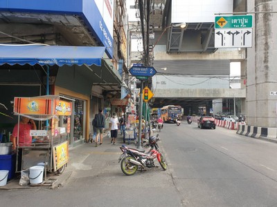 ขายตึกแถว 4 ชั้น ทำเลพื้นที่การค้า ซอยกรุงเทพ-นนทบุรี 2 ติด MRT เตาปูน ทำเลทอง ด่วน!!