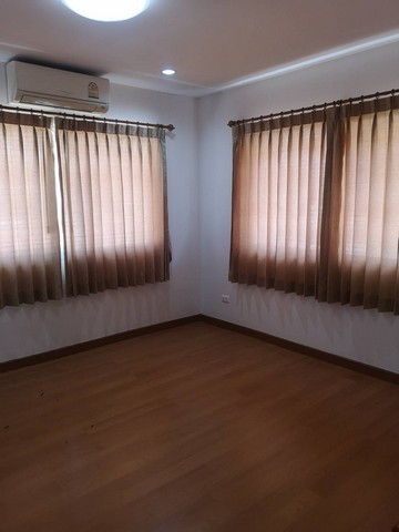ขายด่วนบ้านแฝด 2 ชั้น น่าอยู่ สะอาด เงียบสงบ ร่มรื่น เมืองชลบุรี