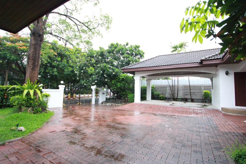 P33HR2107001 For RENT 2-story house 4 bedrooms in Lakeside Villa II 140,000/month