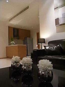 P10CR1906316 For Sale The Emporio Place 1 Bed 10.8 Mb