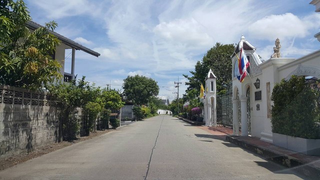 vายที่ดิน 3ไร่   พุทธมณฑลสาย4   ทรงสวย ใกล้ถนนใหญ่  ตรว.ล่ะ 20,000 บาท