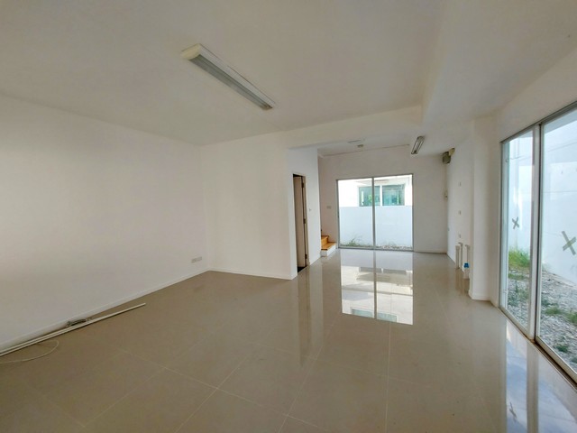 Townhouse ทาวน์เฮ้าส์ ประชาอุทิศ 90 26 ตรว. 0 งาน 0 Rai 2 BEDROOM 3 ห้องน้ำ   ทำเลดีๆ สมุทรปราการ