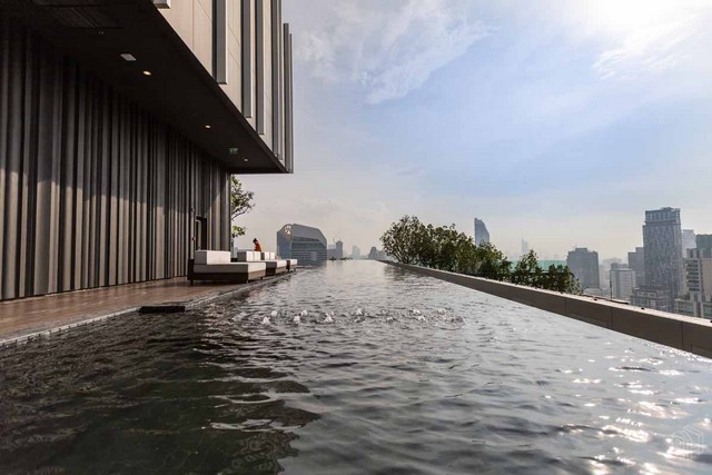 Life One Wireless Condo, luxury condo on Wireless Road, near Central Embassy and BTS Ploenchit