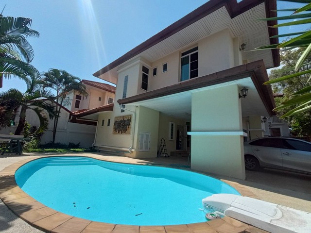 For Rent : Chalong luxury pool villa, 3 bedrooms 3 bedrooms, 300 sqm.