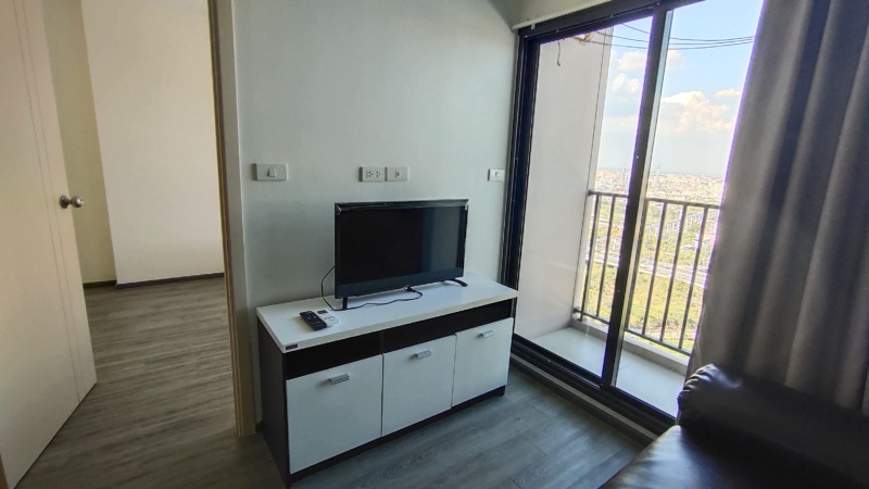 ให้เช่า Condo Rich Park  Triple Station ขนาด 28 ตรม มีเครื่องซักผ้า 1bed 9,000 baht 0979495559