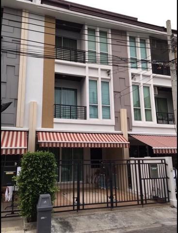ขายทาวน์โฮม 3 ชั้น บ้านกลางเมือง รัชดา 36 ใกล้เซ็นทรัล ลาดพร้าว ใกล้กับ MRT สถานีลาดพร้าว