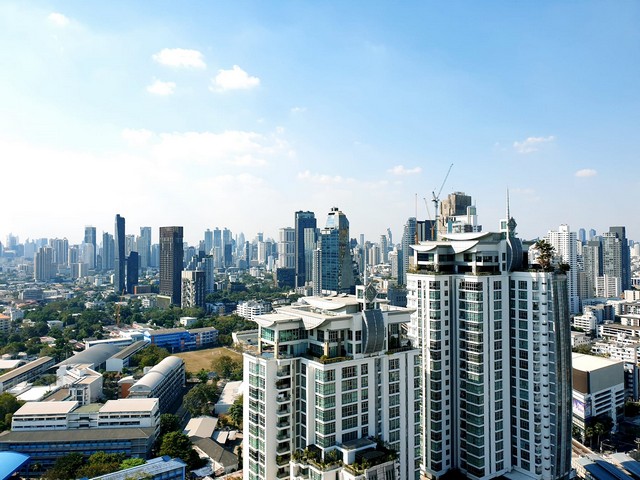 Rhythm Sukhumvit 42 beautiful view spacious 2 bedrooms BTS Ekkamai