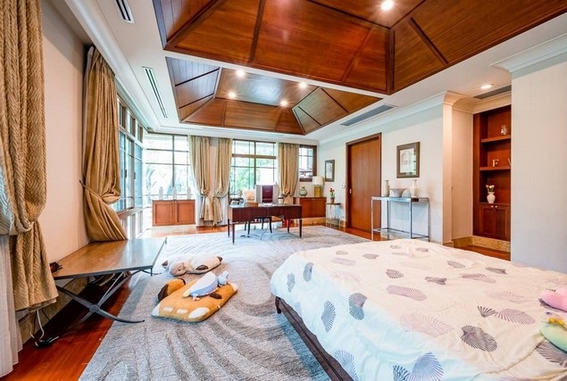 Luxury house for rent with private pool 5 bedrooms Sukhumvit is a large Type A house