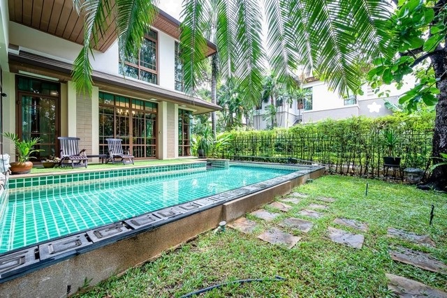 Rent a luxury house  English style  private pool Sukhumvit 67 Real golden teak floors