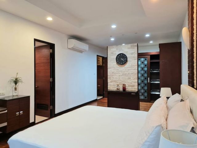 Avenue 61 spacious clean safe 2 bedrooms BTS Ekkamai