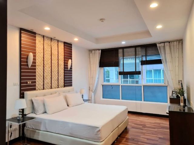 Avenue 61 spacious clean safe 2 bedrooms BTS Ekkamai