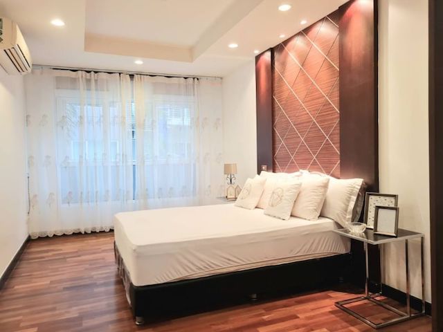 Avenue 61 spacious clean safe 2 bedrooms BTS Ekkamai