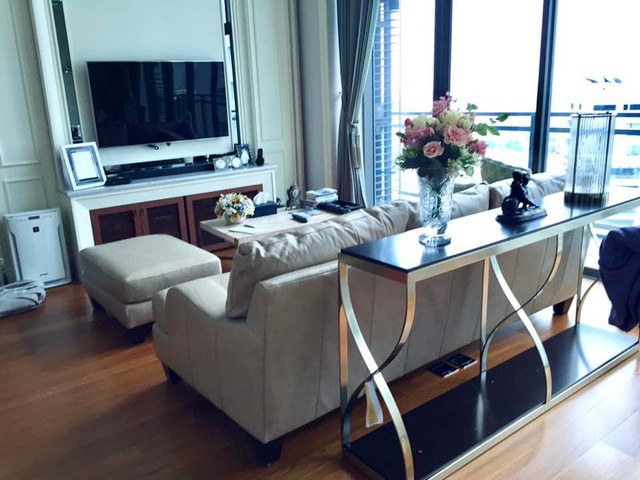 Bright Sukhumvit 24 spacious peaceful private BTS Phrom Phong