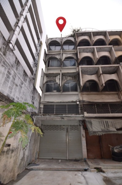 ขายตึกแถว ถนนสุรวงศ์ บางรัก กรุงเทพฯ  เนื้อที่ 19 ตารางวา  ชั้น 4 ครึ่ง