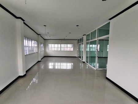 ให้เช่า อาคารพาณิชย์ 4 ชั้น รีโนเวทใหม่ มีนบุรี สุวินทวงศ์ 600 ตรม. 130 ตร.วา ทำเลดี ติดถนนรามอินทรา