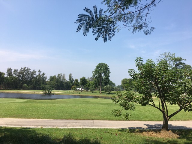 ขายที่ดินในสนามกอล์ฟ The Legacy Golf Club ติดซาฟารีเวิลด์  240 ตร.ว. ติดถนนโครงการ