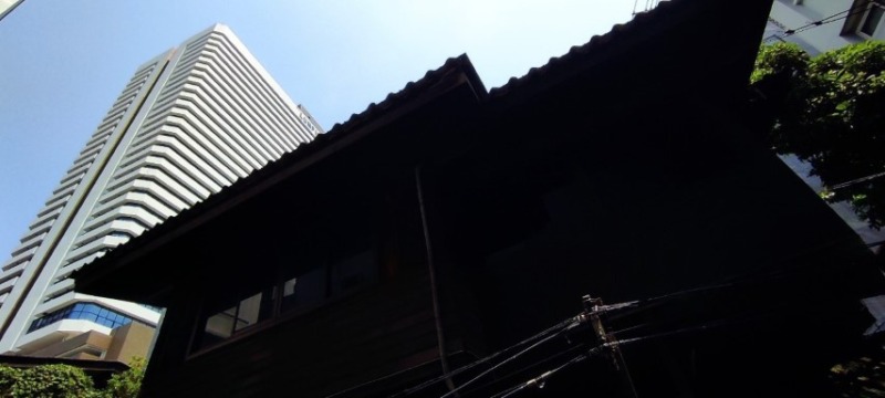 ขายบ้าน ถนนพระราม 4 เขตสาทร บ้านไม้เก่า 2 ชั้น เนื้อที่ 38 ตรว. ซอยสุวรรณสวัสดิ์ ใกล้ MRT ลุมพินี
