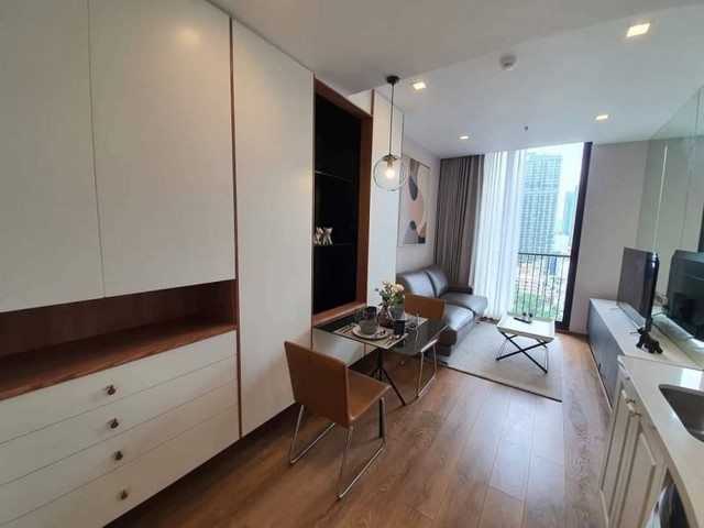 Noble BE33 Condo is a High Rise Condo near BTS Phrom Phong and The Em District