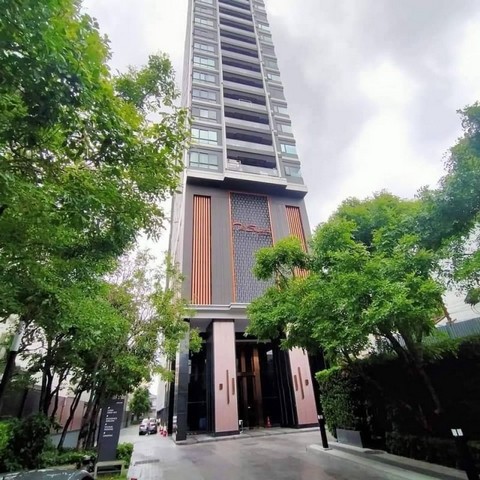 Condo The Signature by Urbano is a high rise condo, 31 floors, next to BTS Saphan Khwai