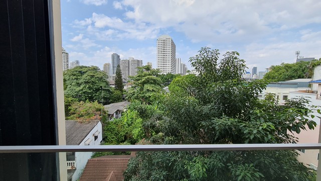 Condo LIV@49 is a low rise condo on Soi Sukhumvit 49 near BTS Thonglor