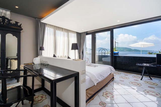 For Rent : Patong Seafront Apartment, 2 Bedrooms with Private Pool.