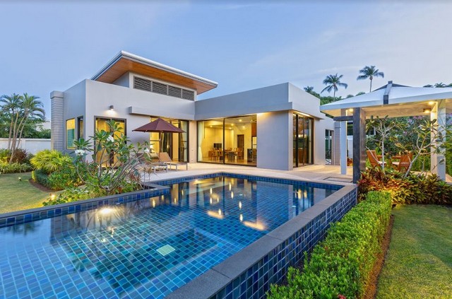 For Rent : Nai Harn, Luxury Modern Pool Villa, 3 Bedrooms 3 Bathrooms, Garden view.