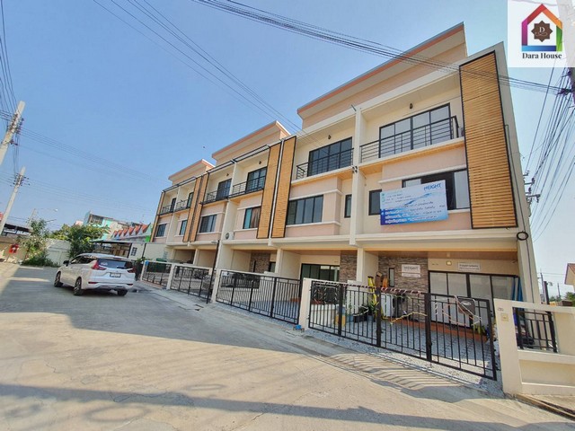 townhome ทาวน์โฮม 3 ชั้น อินฟินิตี้ บ้านกล้วย-ไทรน้อย บางบัวทอง นนทบุรี  22 ตรว. 3850000 thb ไม่ไกลจาก เซ็นทรัล เวสต์เกต โครตคุ้ม