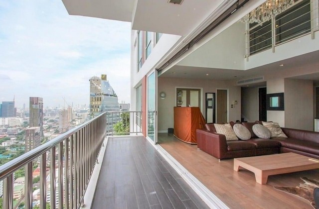 ขายคอนโด fullerton Ekamai duplex penthouse 290 sqm. 4 bedrooms  คอนโดเลี้ยงสัตว์ได้