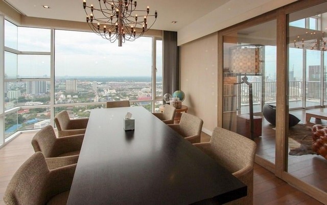 ขายคอนโด fullerton Ekamai duplex penthouse 290 sqm. 4 bedrooms  คอนโดเลี้ยงสัตว์ได้