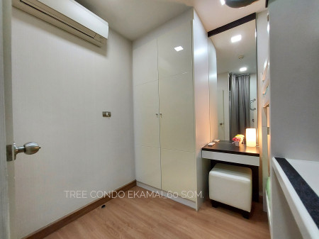 ขาย คอนโด Corner 2 bedrooms near BTS Ekkamai Tree Condo เอกมัย 60 ตรม. very good location and private
